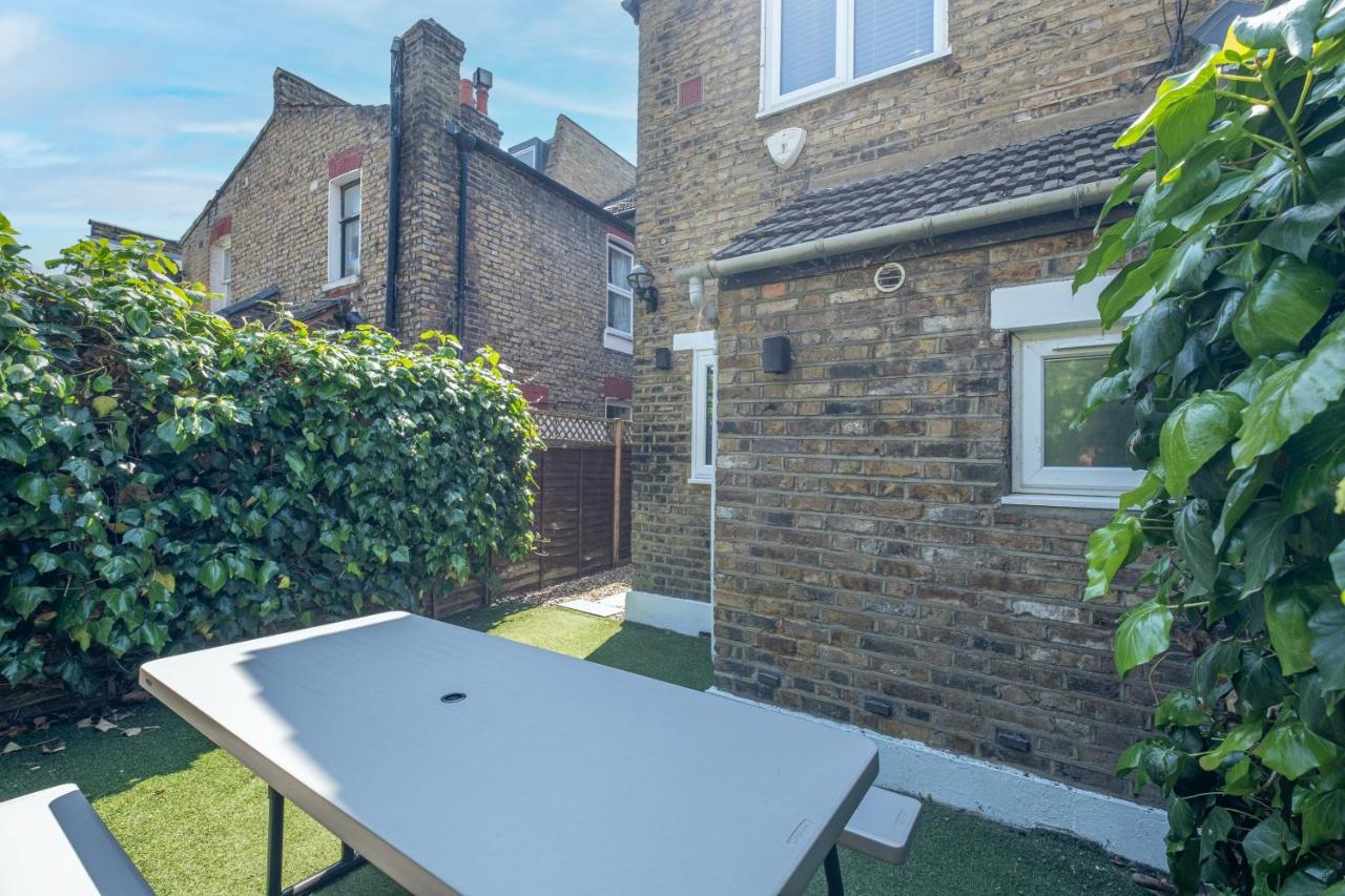 Luxury 3 Bedroom 2 Bathroom House, Fulham By 360stays Londra