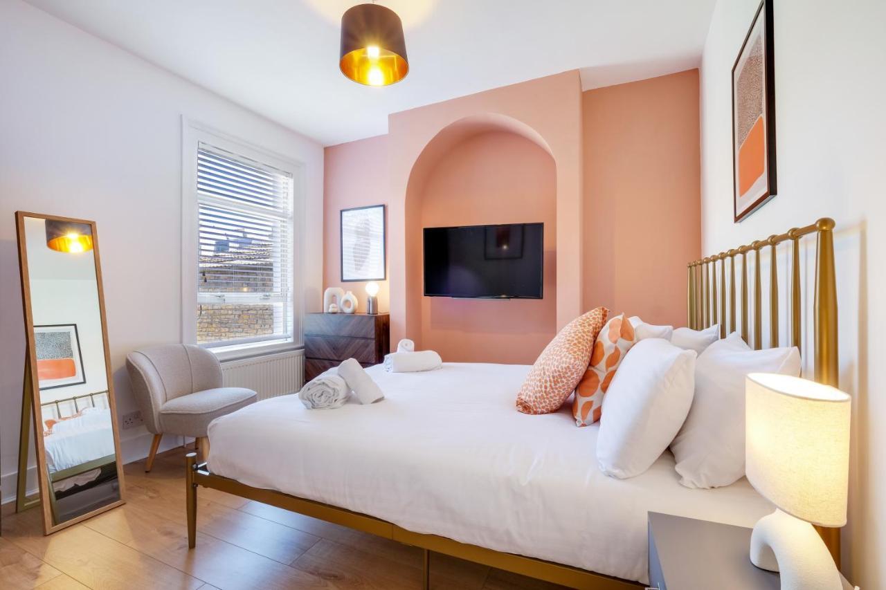 Luxury 3 Bedroom 2 Bathroom House, Fulham By 360stays * Londra