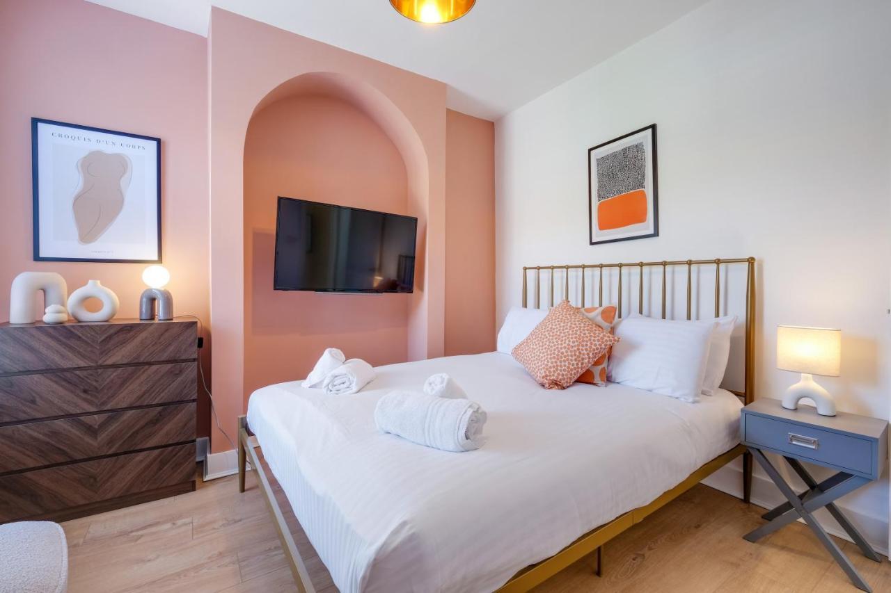 Luxury 3 Bedroom 2 Bathroom House, Fulham By 360stays * Londra
