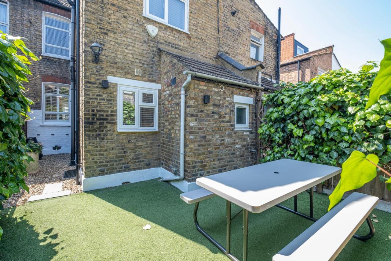 Luxury 3 Bedroom 2 Bathroom House, Fulham By 360stays Londra