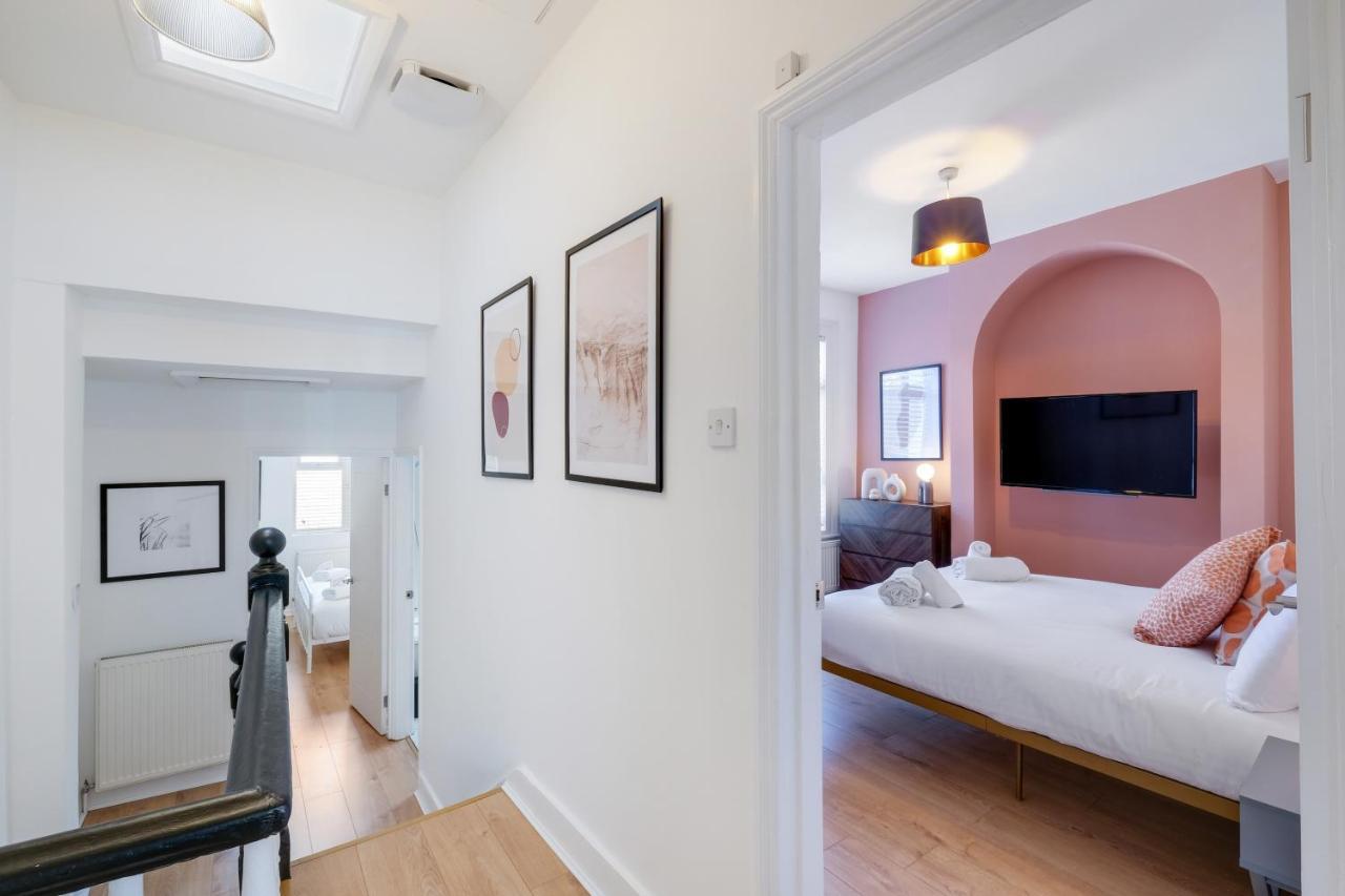 Luxury 3 Bedroom 2 Bathroom House, Fulham By 360stays Londra