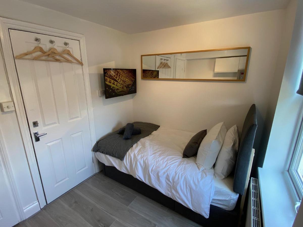 Very Close To Line Underground Shepherds Bush And Westfield Newly Refurbished Leilighet London