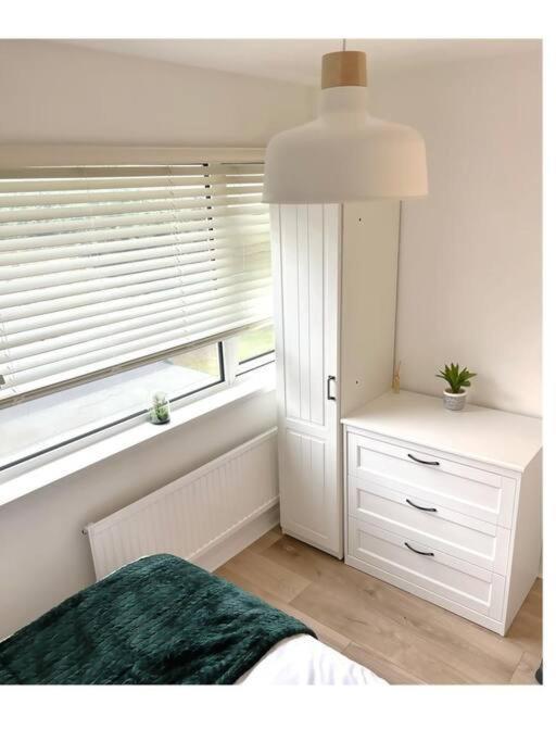 Unique 4 Bed Detached House In East Holiday home *