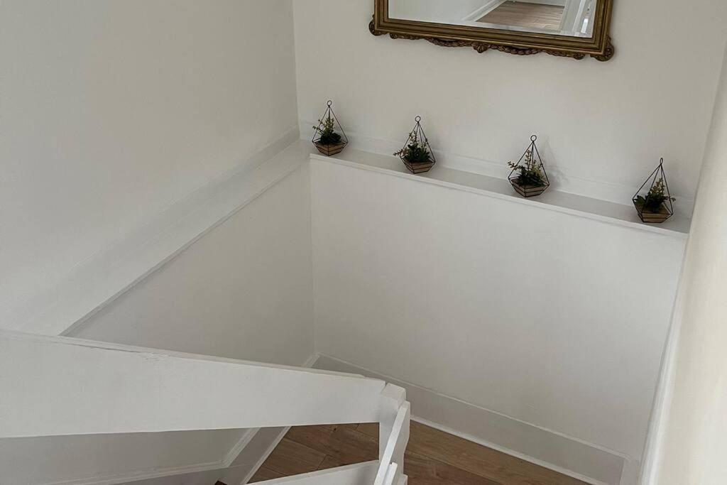 Unique 4 Bed Detached House In East Holiday home *