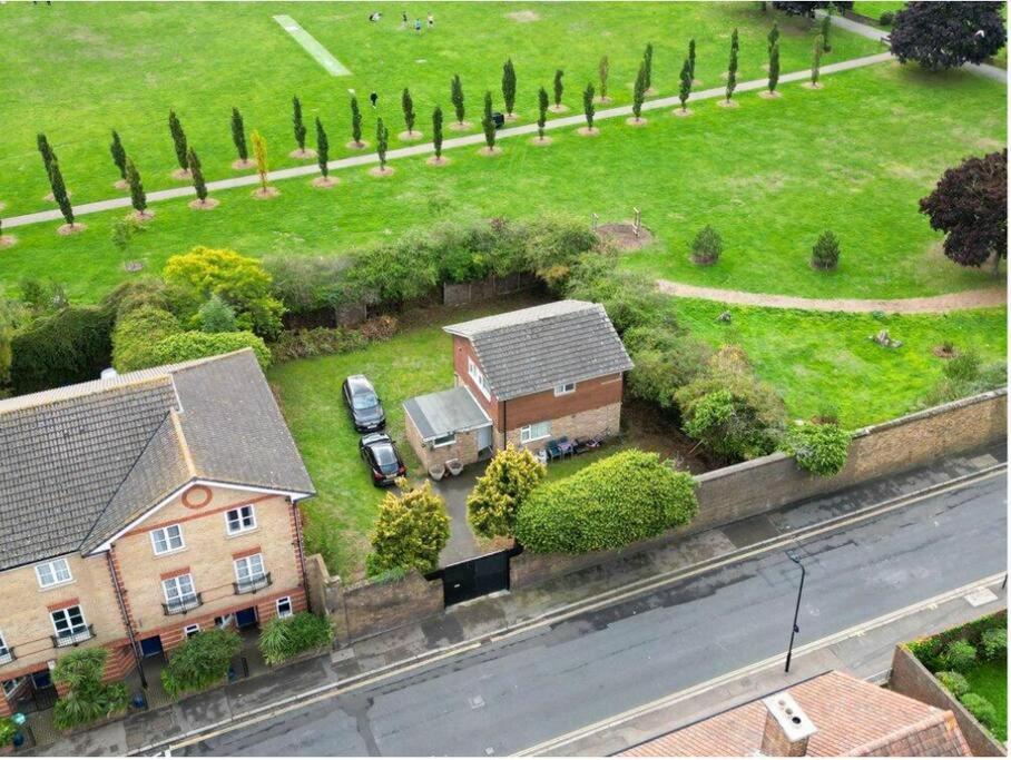 Holiday home Unique 4 Bed Detached House In East *