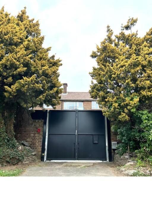 Unique 4 Bed Detached House In East Holiday home