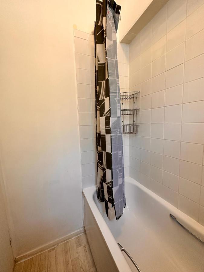2 Amazing Double In Whitechapel * Londen