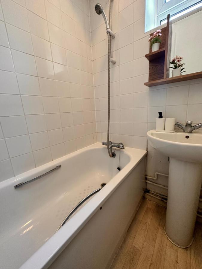 2 Amazing Double In Whitechapel * Londen