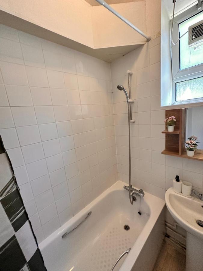 2 Amazing Double In Whitechapel Gasthuis