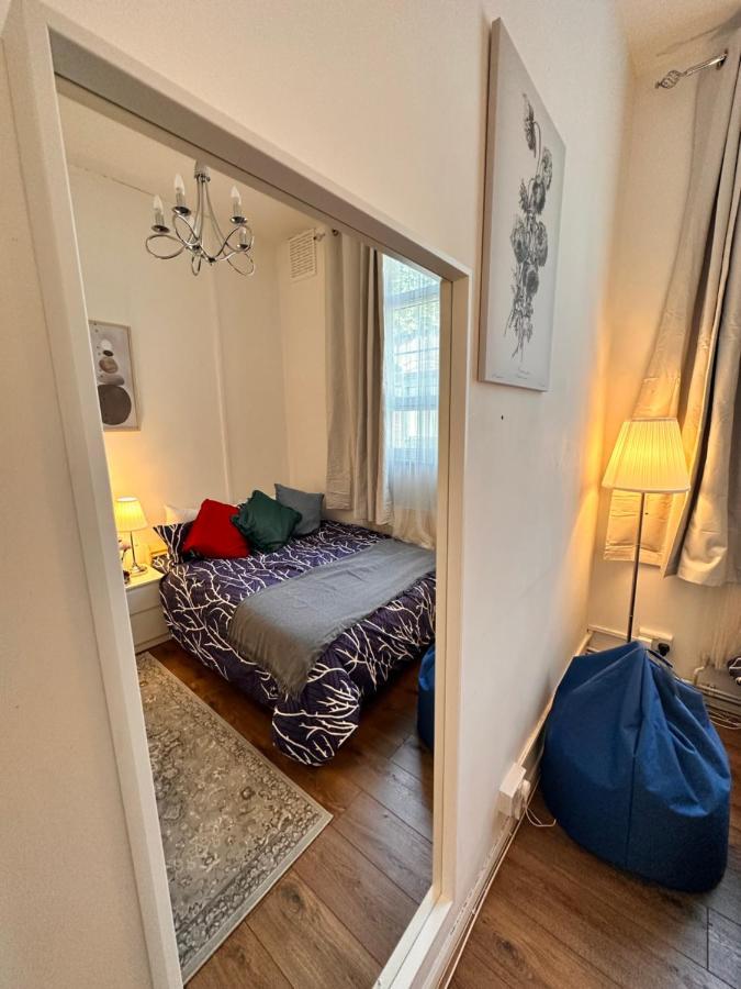 2 Amazing Double In Whitechapel * Londen