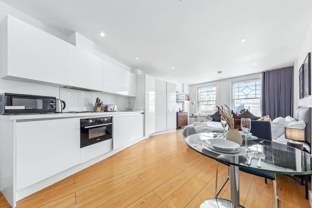 Piccadilly St James Soho 1 Bedroom Sleep 7 Vr10