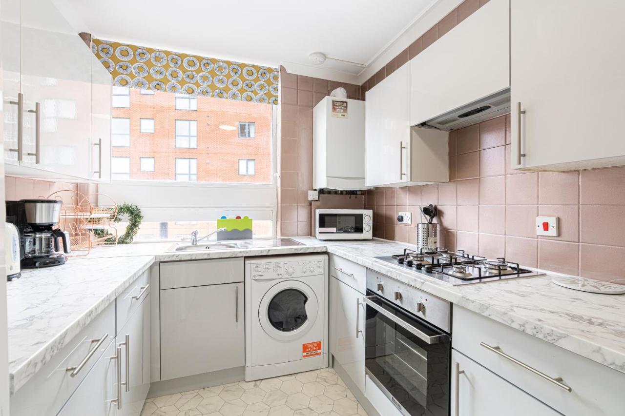 Lovely Near Hyde Park & Oxford St * Londen