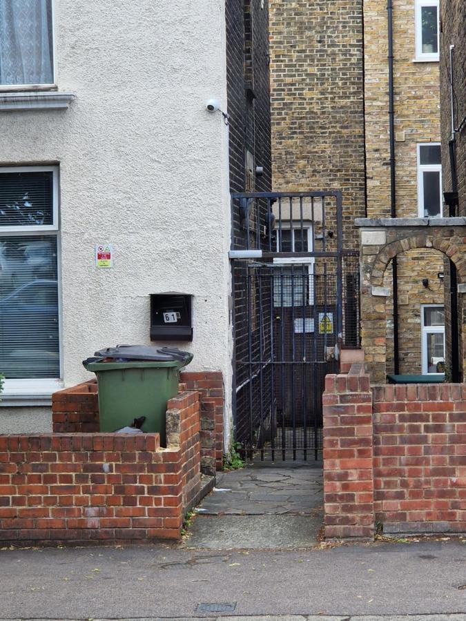 A Discreet Flat For The Family. Apartment