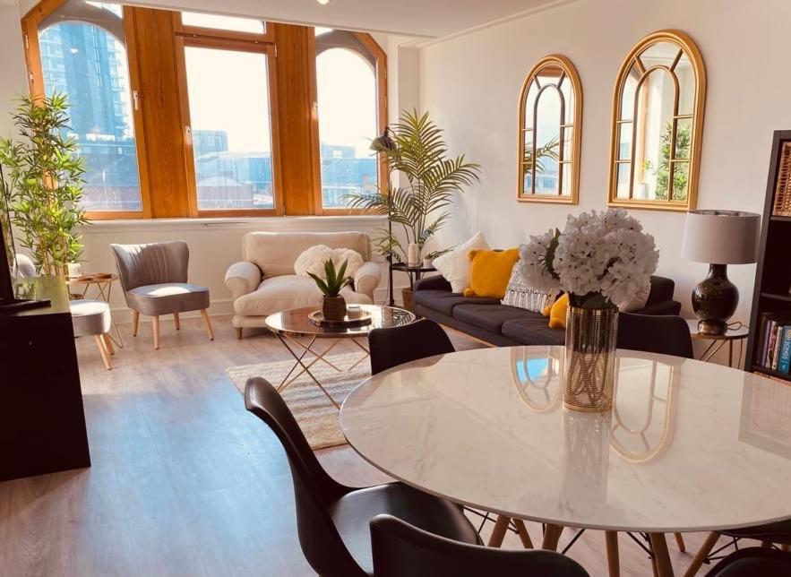 Spacious 2 Bedroom Pad In Old Street *