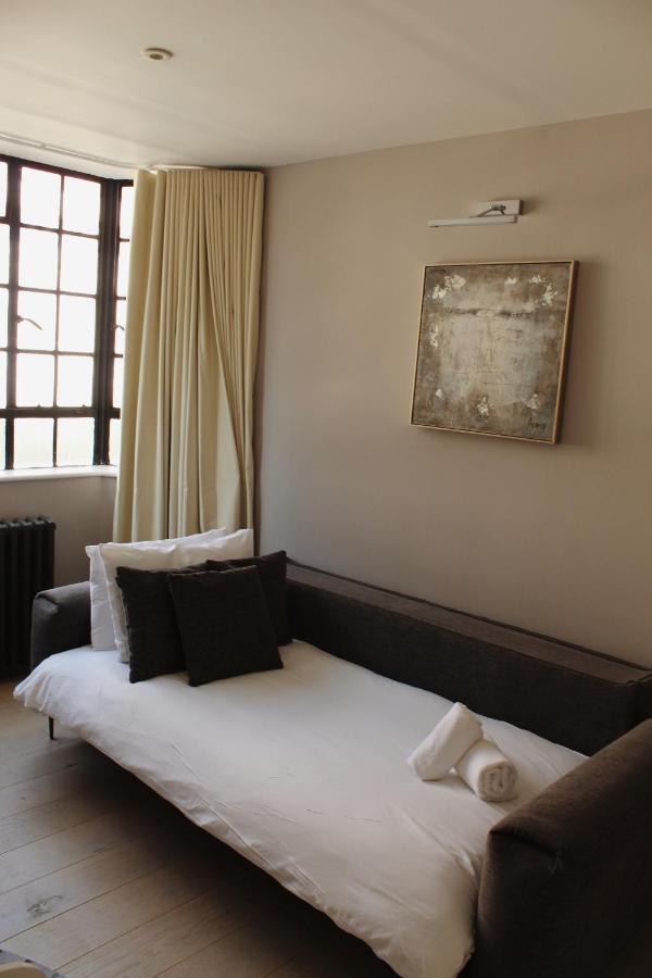 Sunny Balcony Hideaway In The Heart Of Apartment London