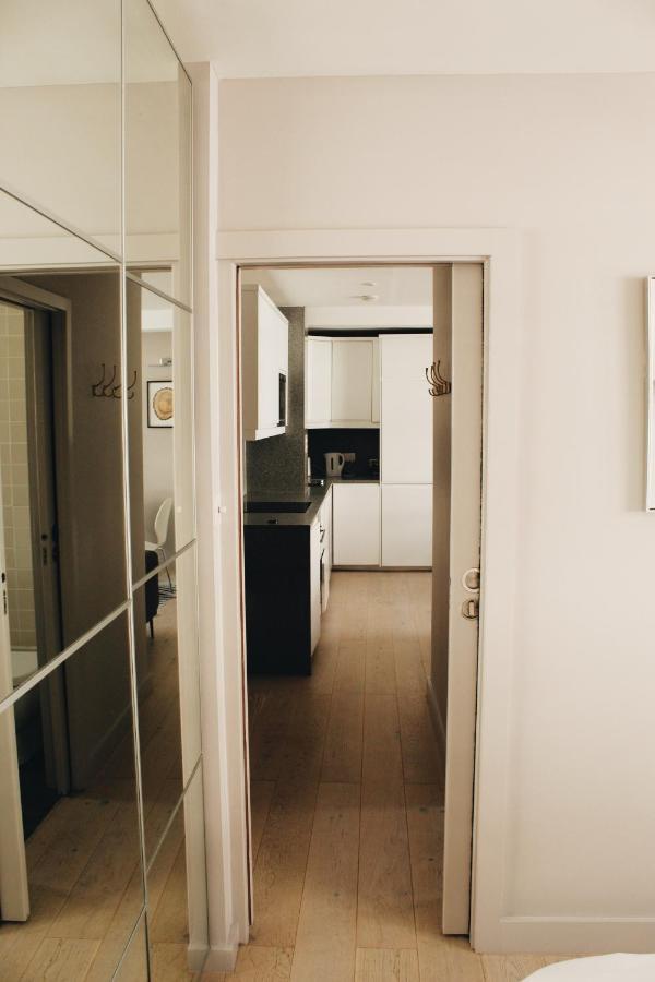 Sunny Balcony Hideaway In The Heart Of * London