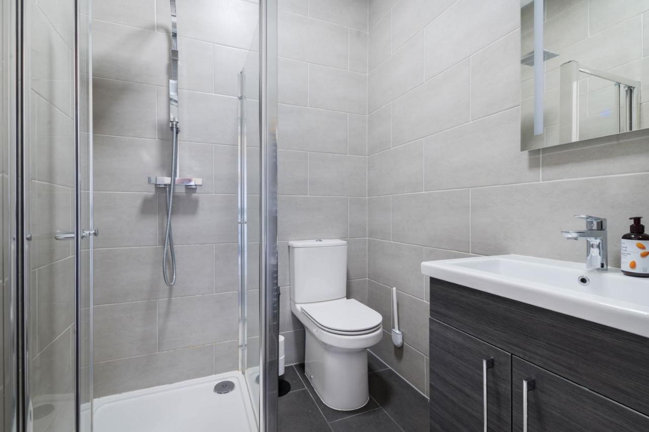 Leilighet Bright & Spacious 2-Bed, 2-Bath In The Heart Of Central London - Whole Apartment London