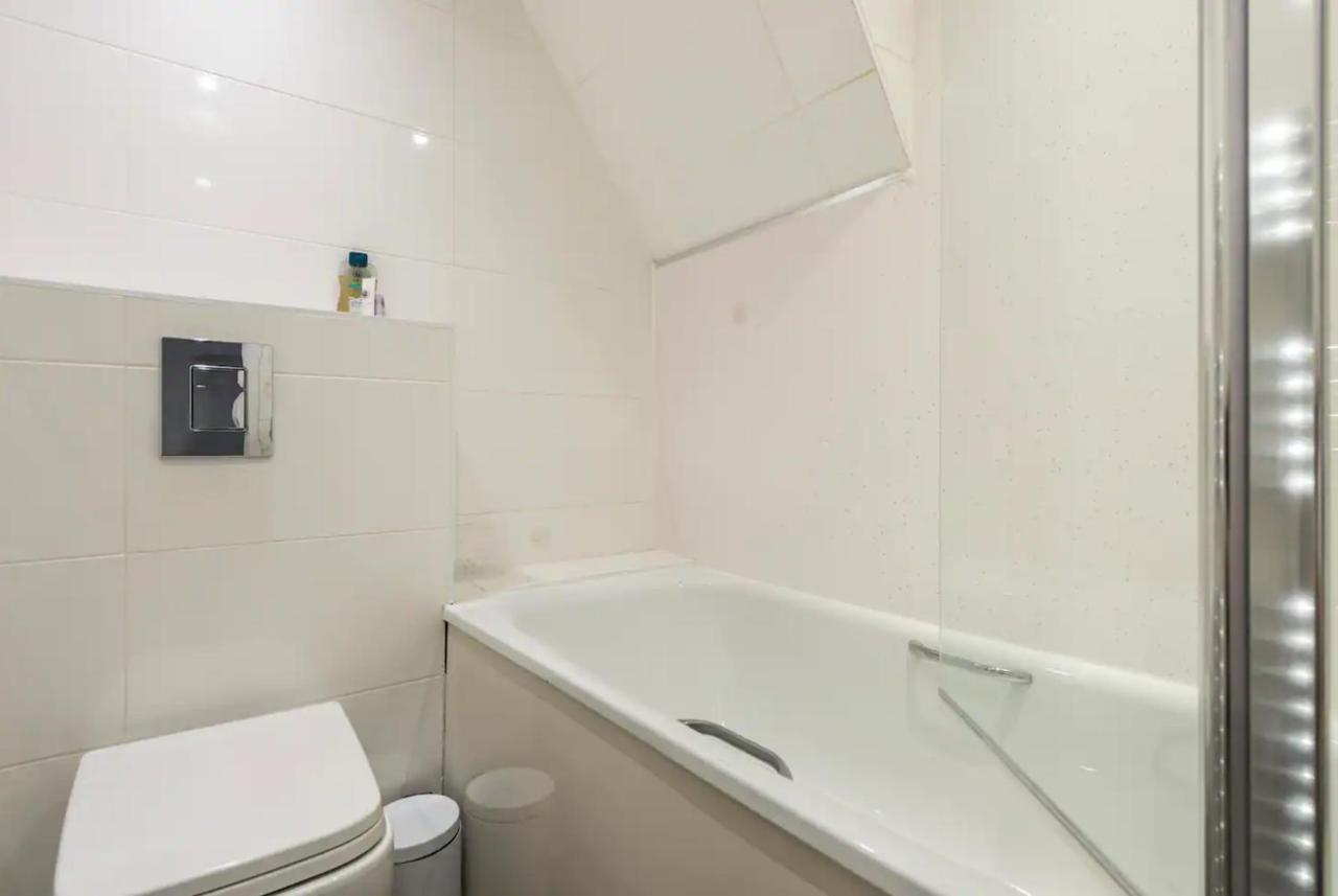 Lägenhet Beautiful 1 Bedroom Penthouse Flat London