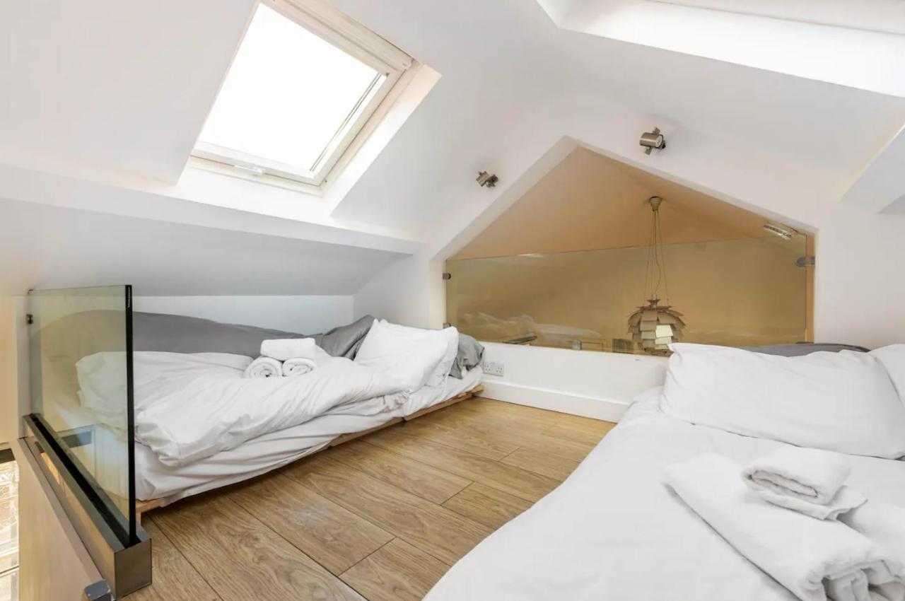 Beautiful 1 Bedroom Penthouse Flat Lägenhet *