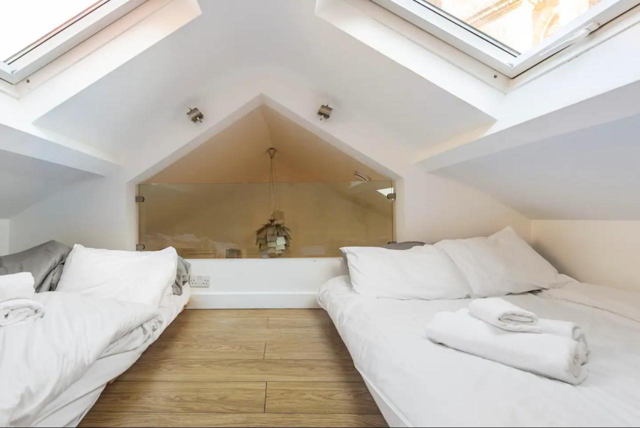 Beautiful 1 Bedroom Penthouse Flat Lägenhet *