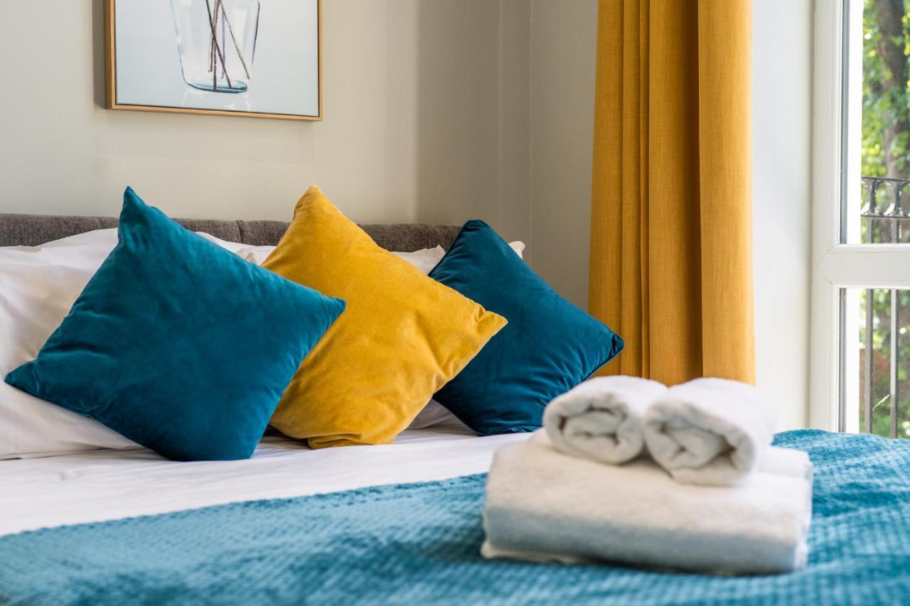 Modern 3 And 2 Bedroom Flat In Central With Installed Ac Leilighet London