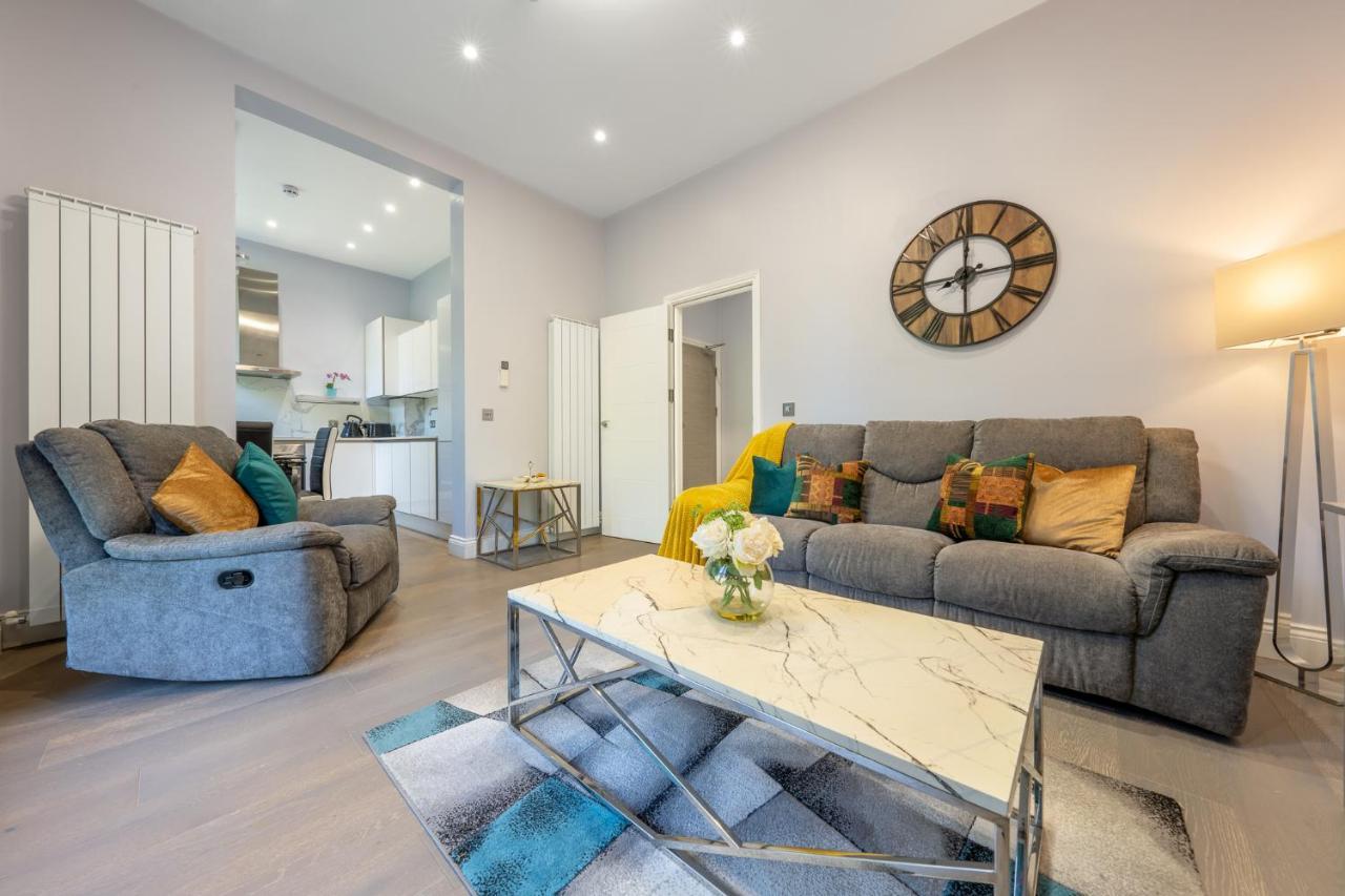 Modern 3 And 2 Bedroom Flat In Central With Installed Ac London