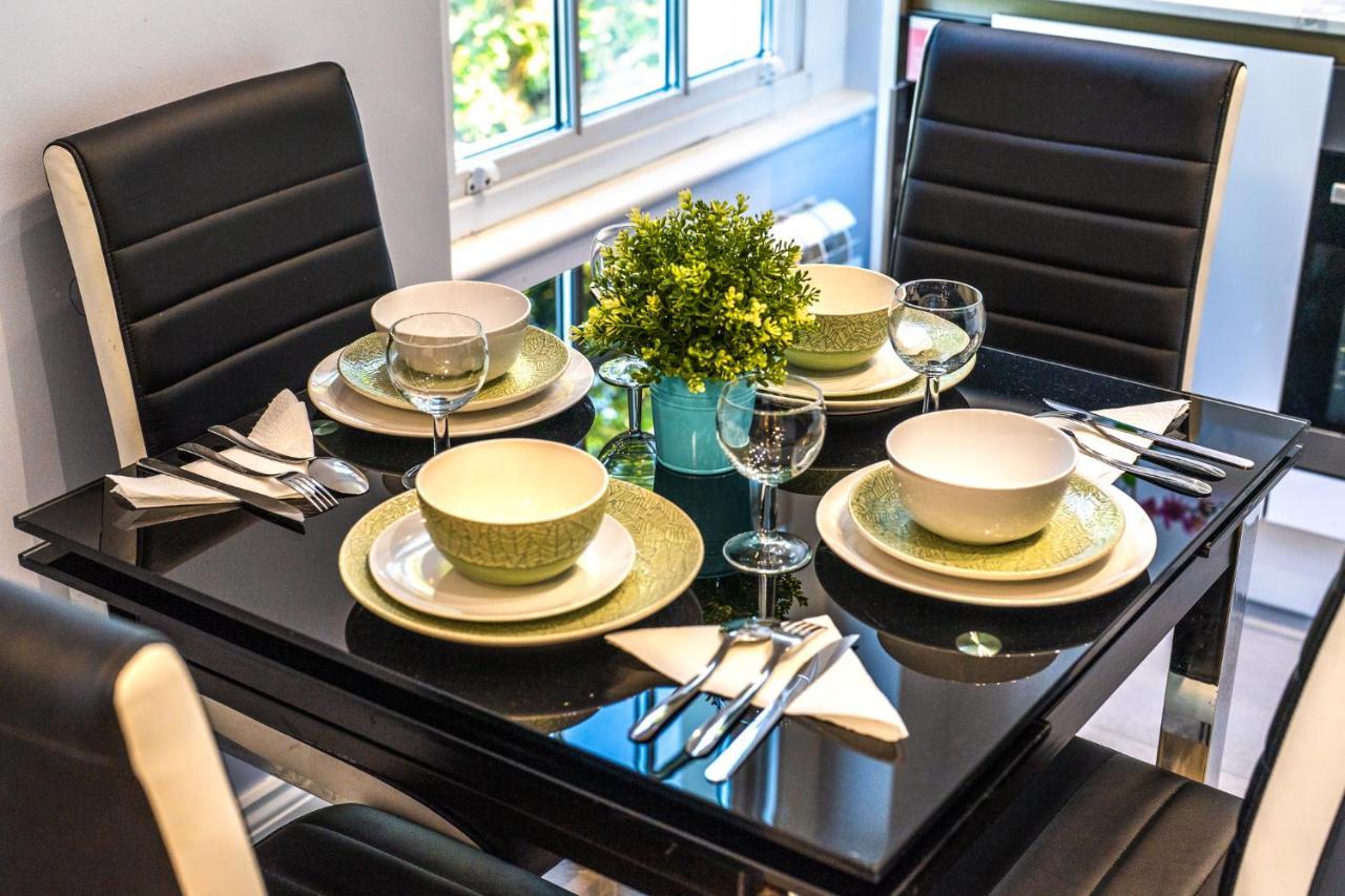 Modern 3 And 2 Bedroom Flat In Central With Installed Ac Apartment London