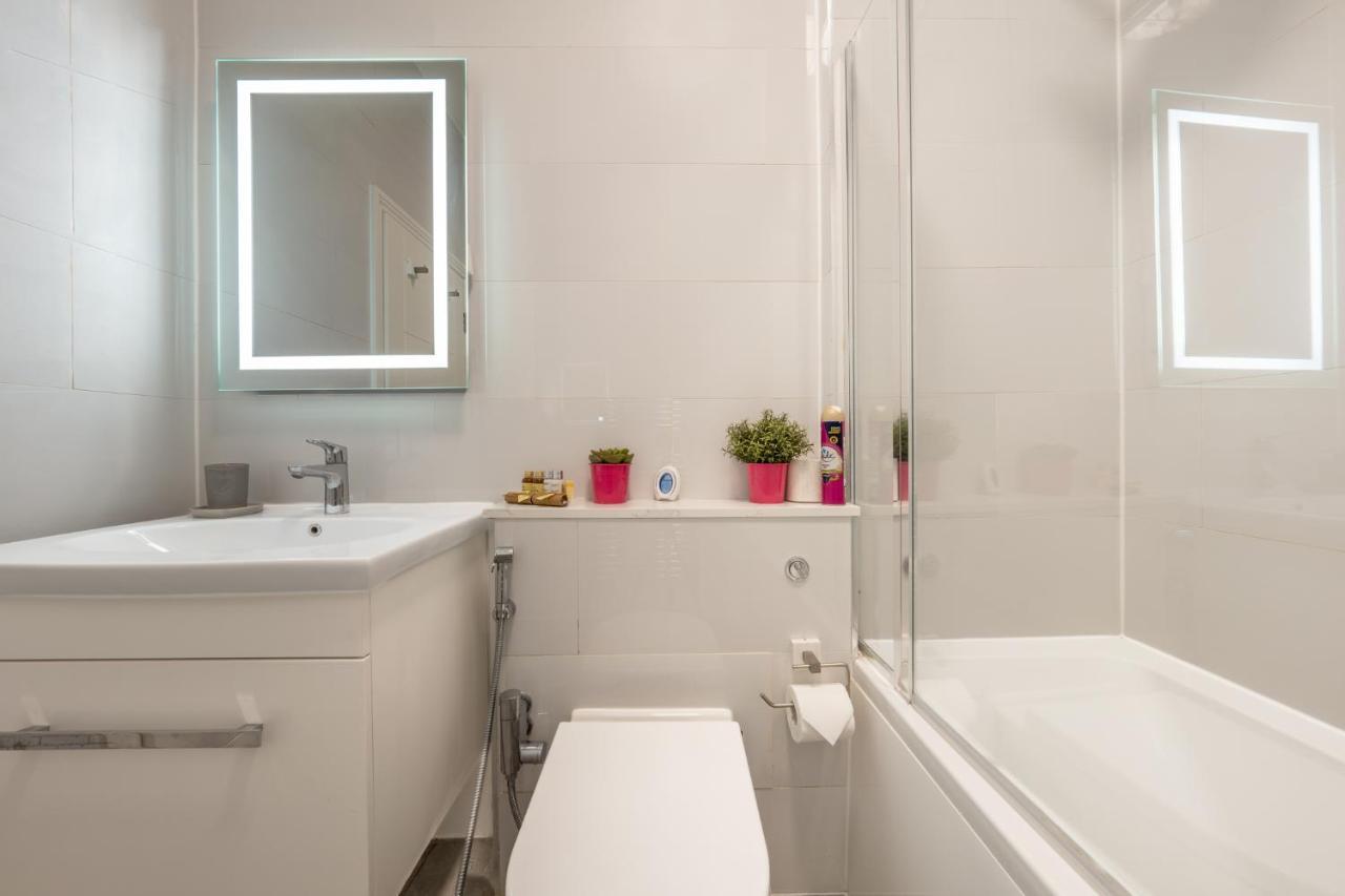 Leilighet Modern 3 And 2 Bedroom Flat In Central With Installed Ac