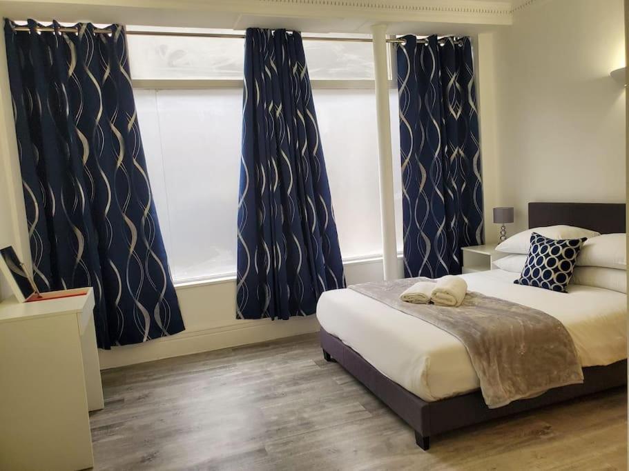 Chic Two Bed Flat In Fitzrovia