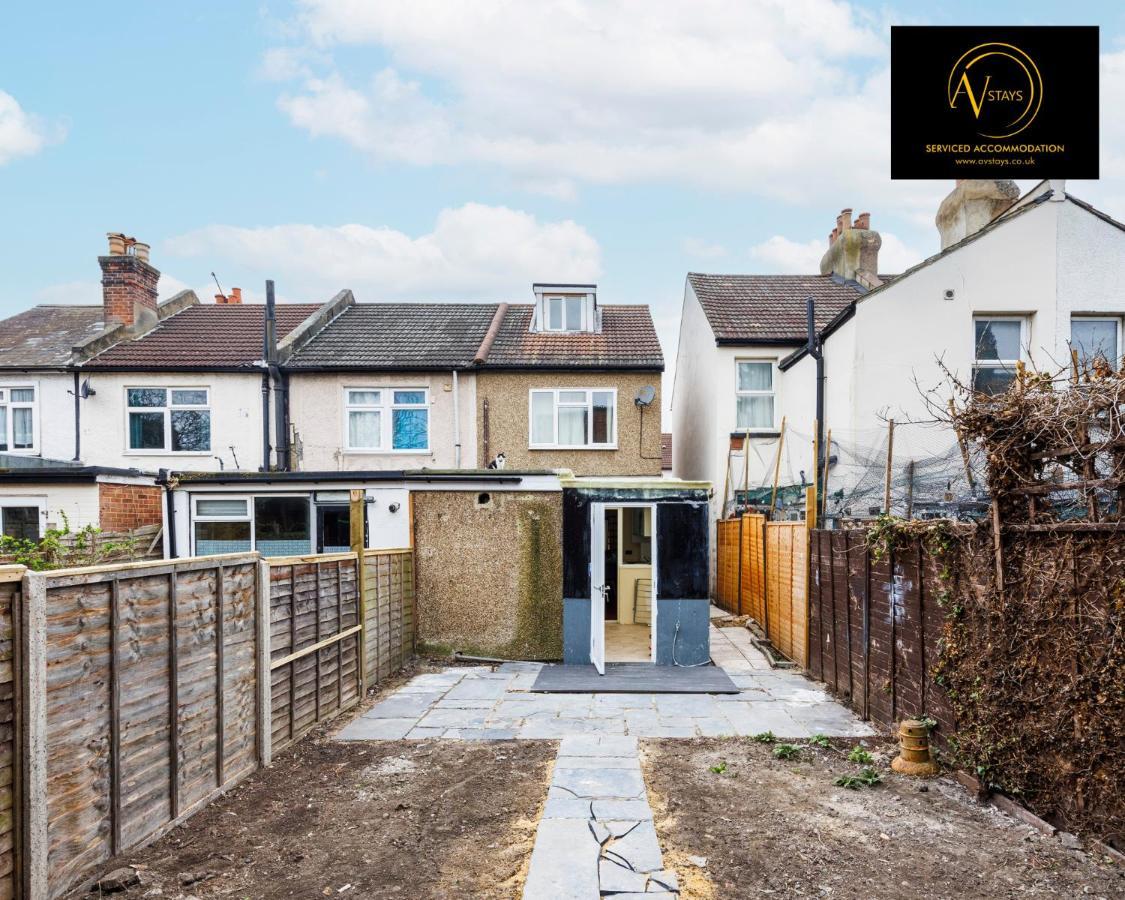 2 Bedroom House By Av Stays Short Lets Croydon With Free Wi-fi Ferienhaus *