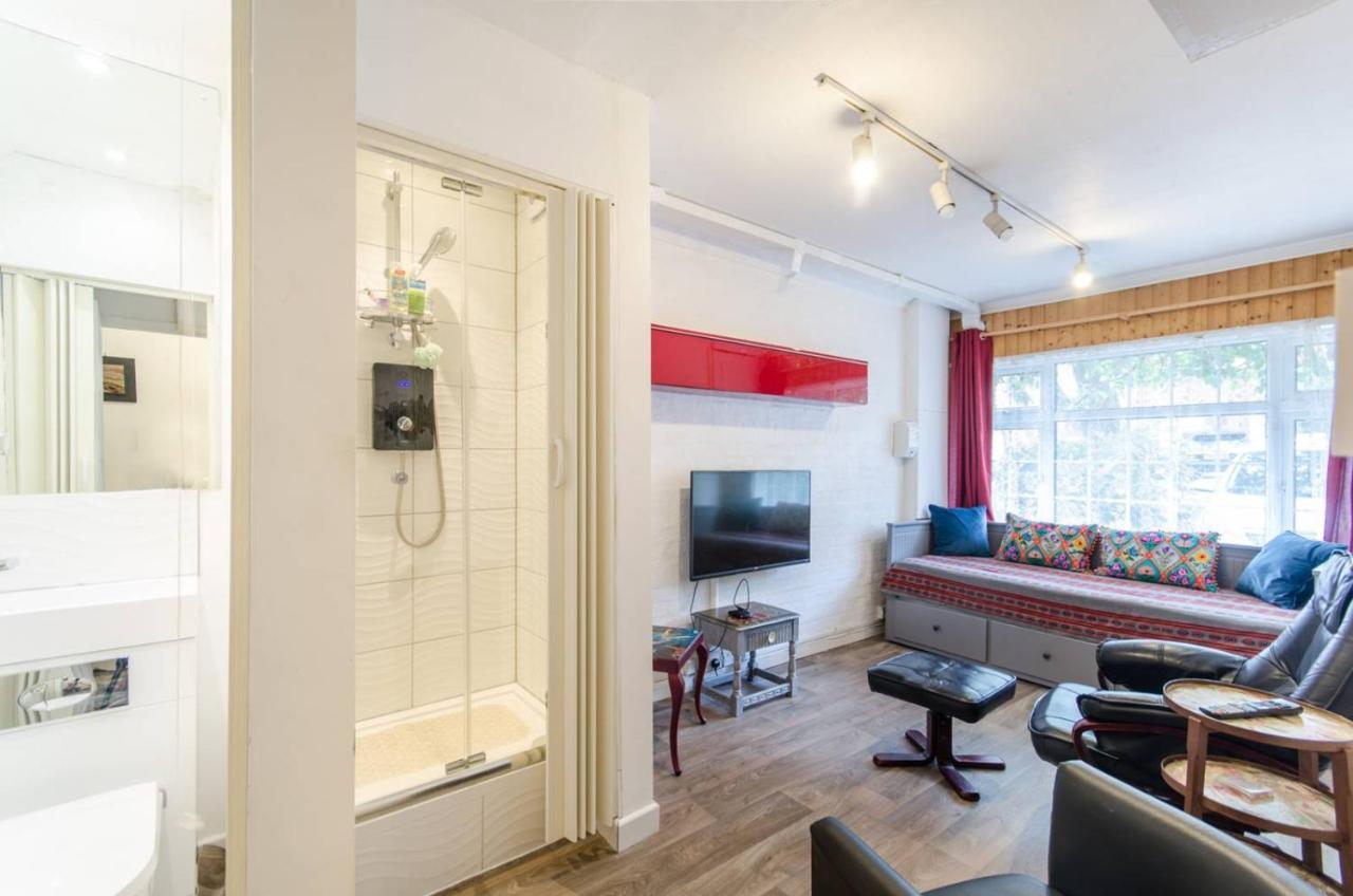 Leeward Gardens With Ensuite Privatunterkunft London