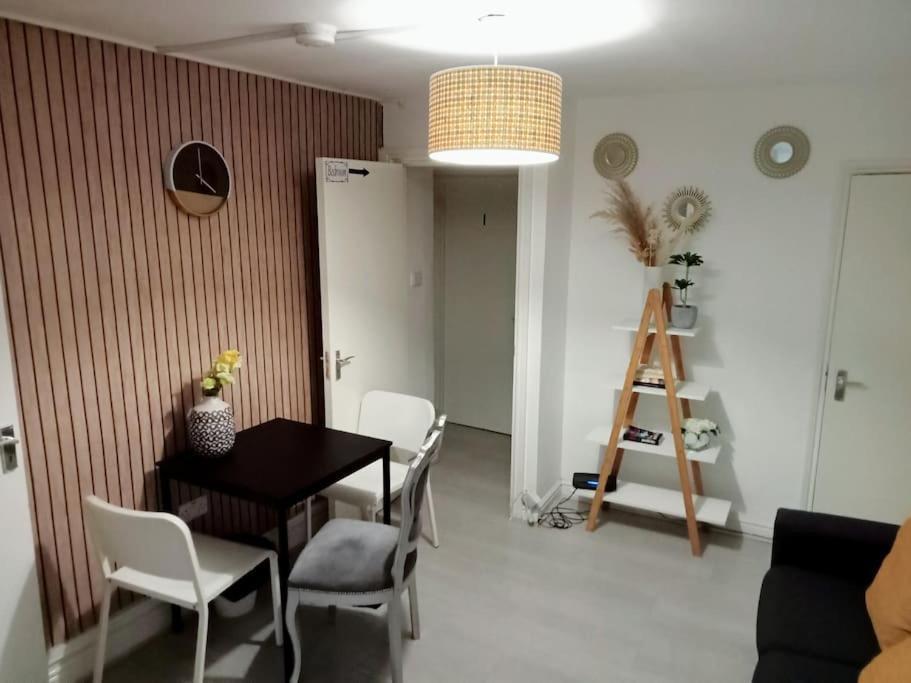 Cosy Flat In Whitechapel, *