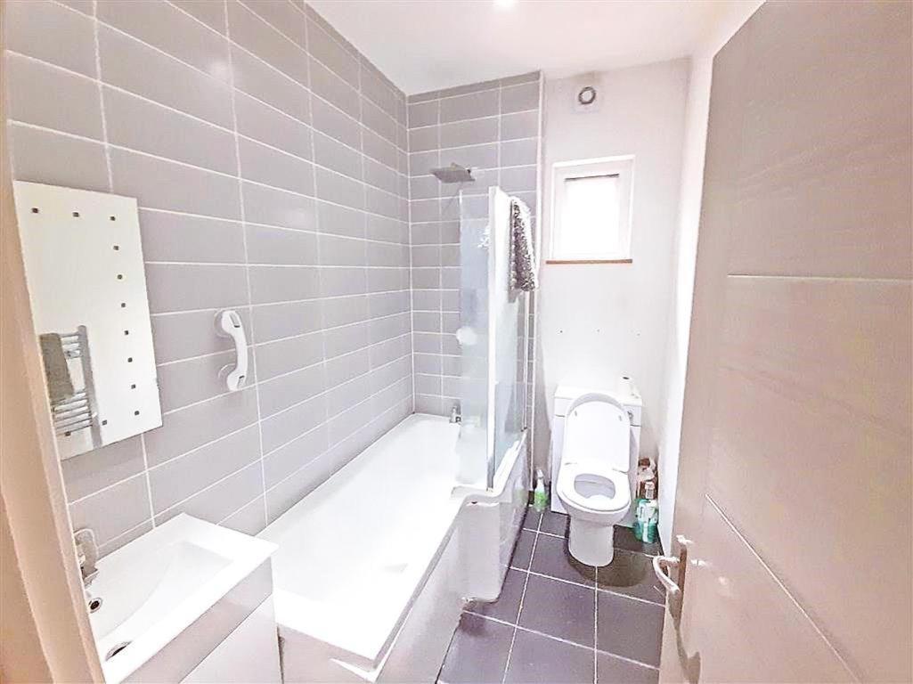 Beautiful 2-bed In Apartment London