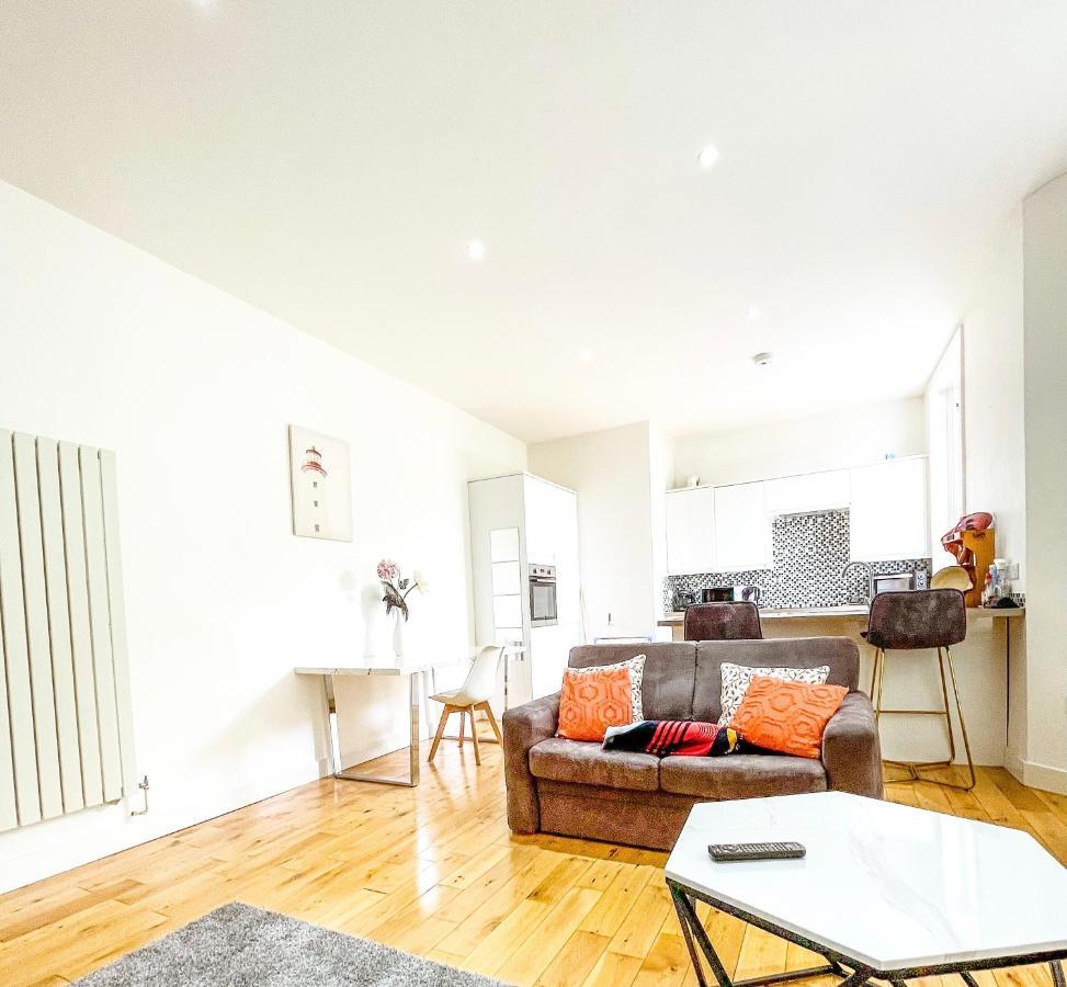 Apartment Beautiful 2-bed In London