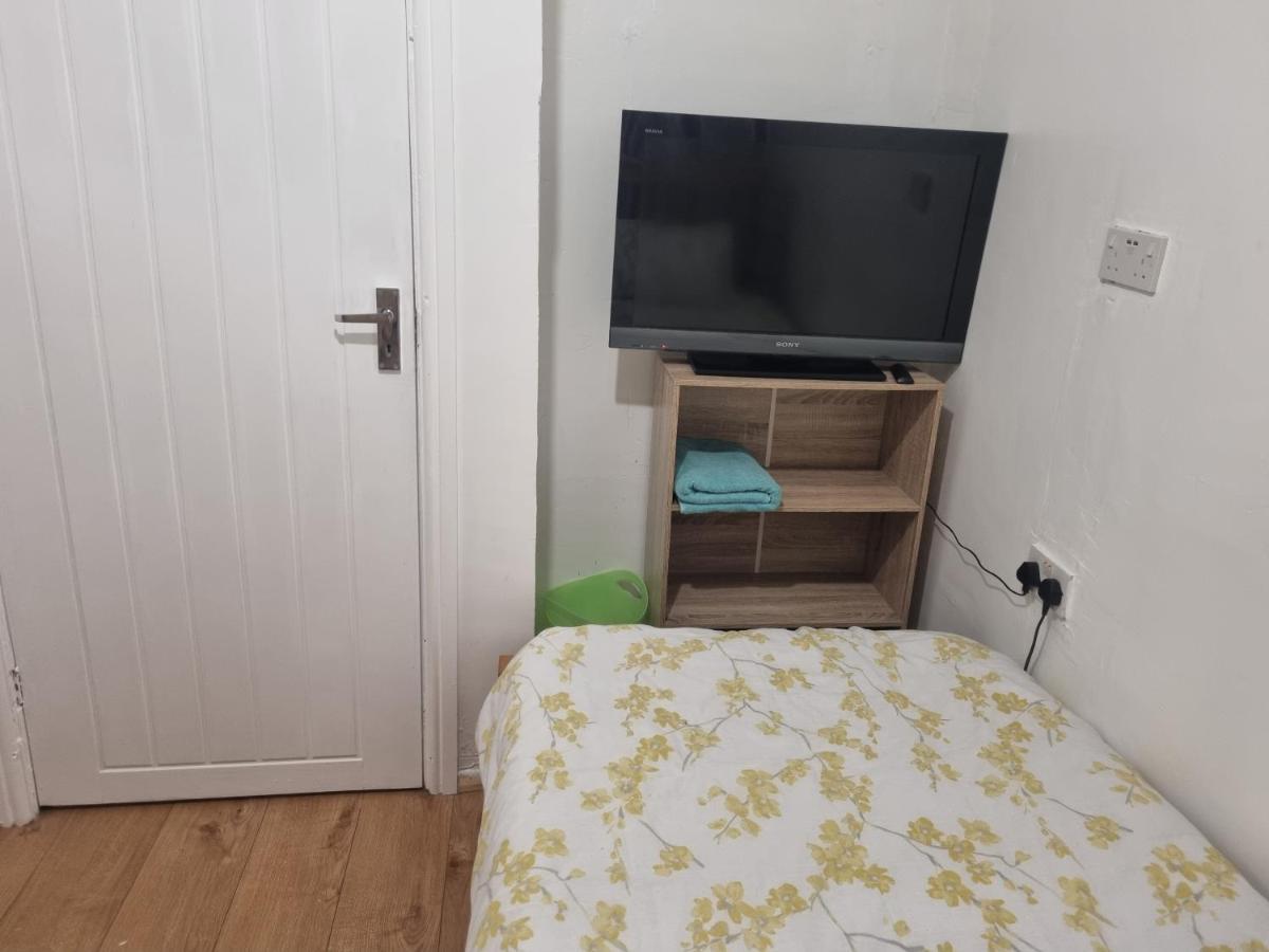 Homestay Private In London, *