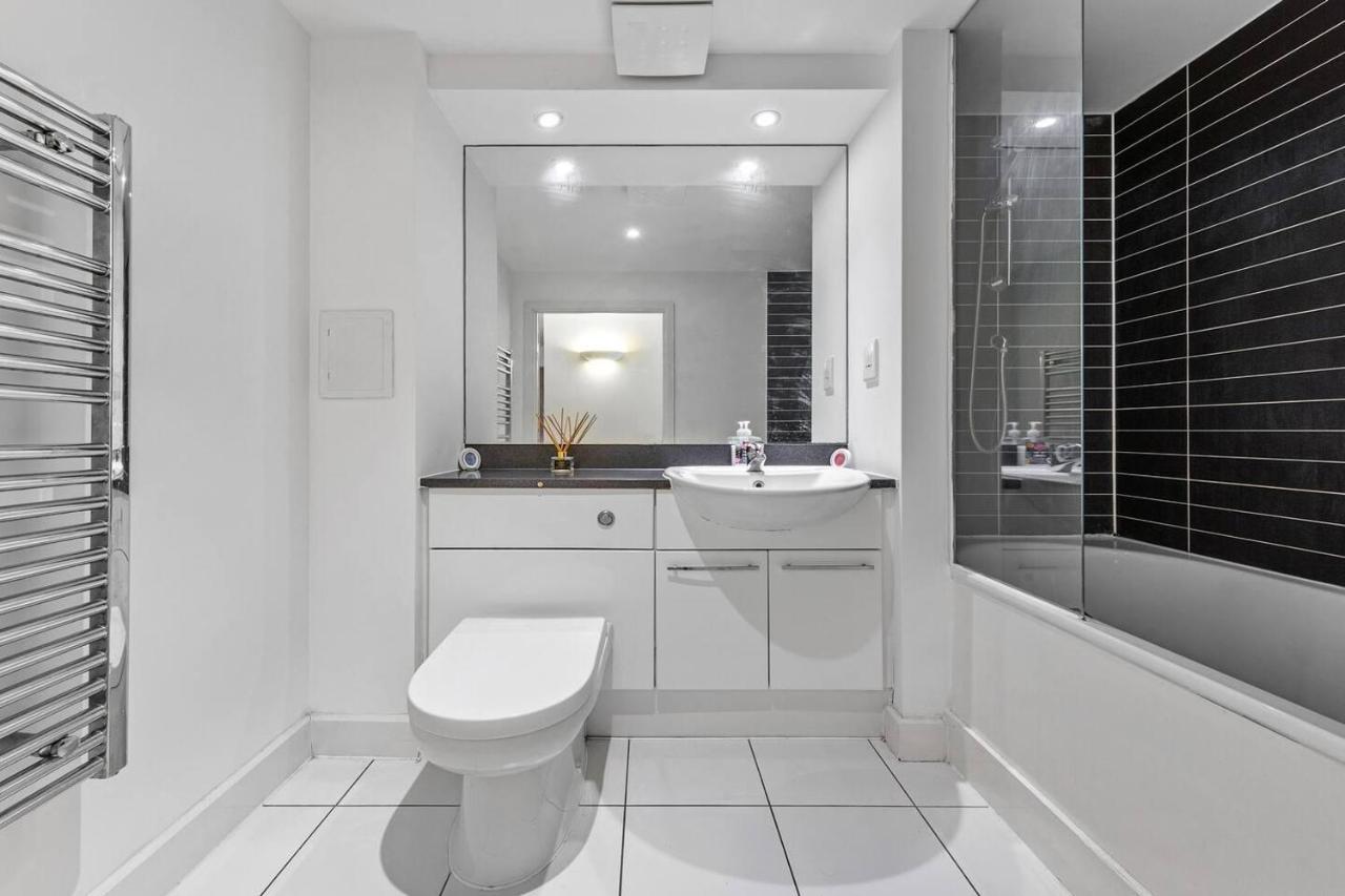 Lovely & Cosy 2 Beds Skyline View Apartment *
