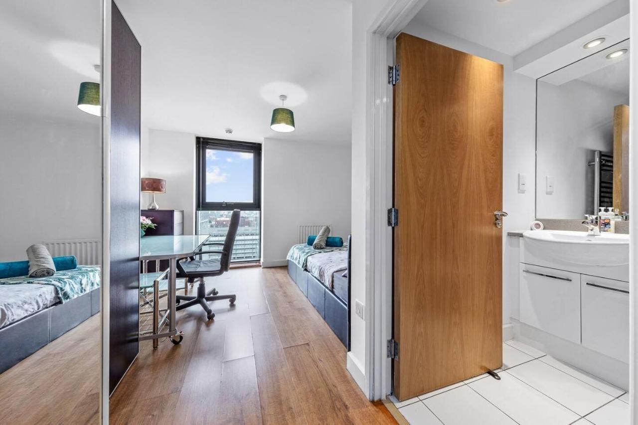 Lovely & Cosy 2 Beds Skyline View Apartment London