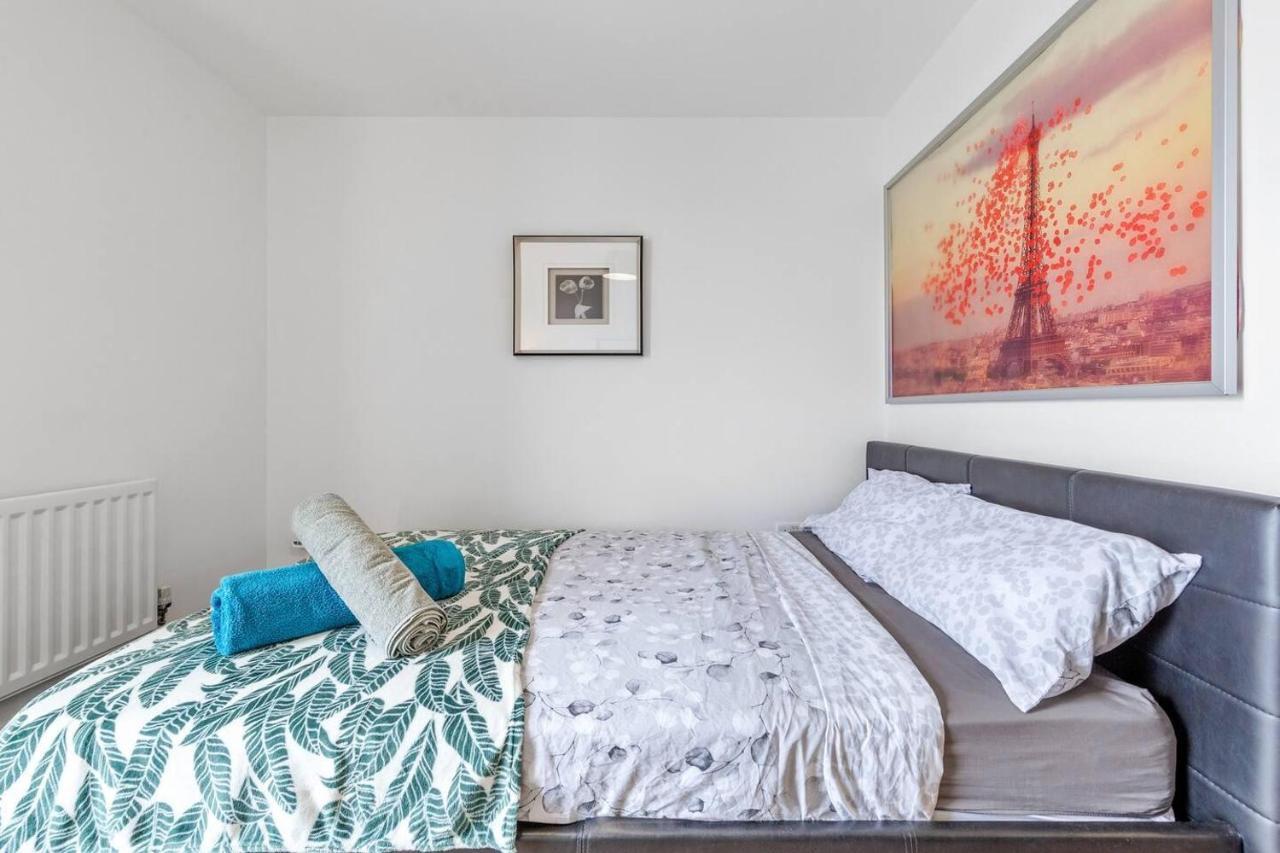 Lovely & Cosy 2 Beds Skyline View