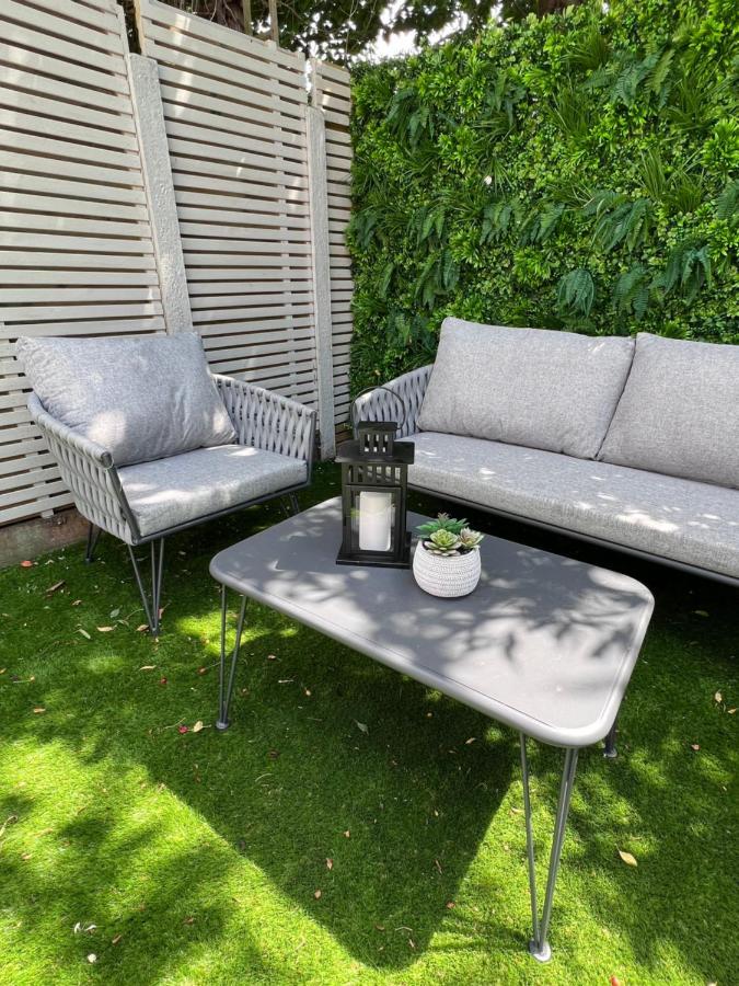 Beautiful 5-bedroom Private House In Quiet Street 2 Minutes From Station Hébergement de vacances Londres
