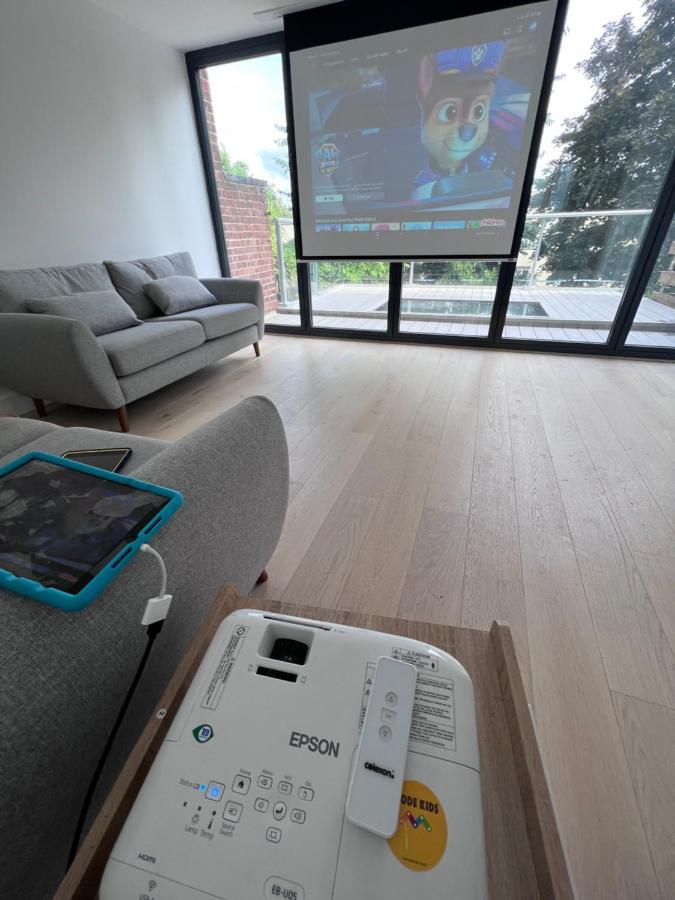 Beautiful 5-bedroom Private House In Quiet Street 2 Minutes From Station Londres