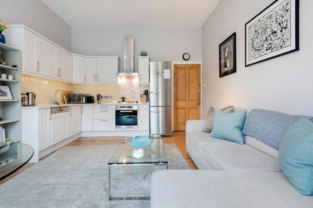 Contemporary Clapham Living Lejlighed