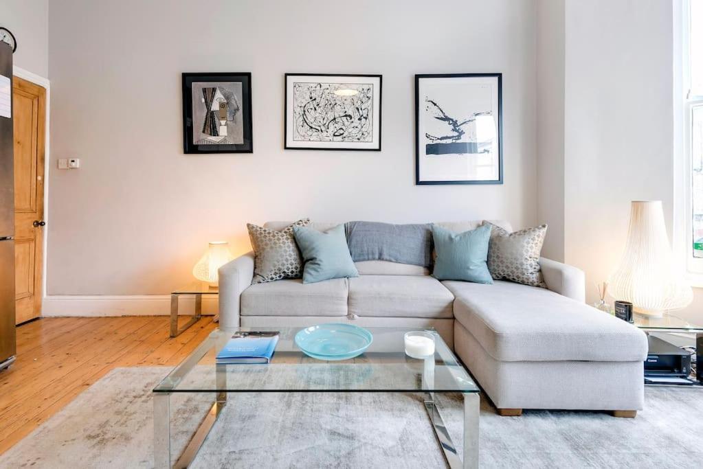 Contemporary Clapham Living Lejlighed