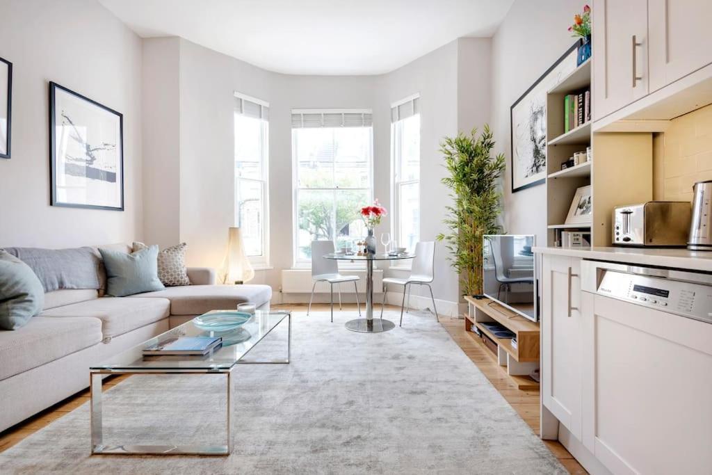 Contemporary Clapham Living Lejlighed London