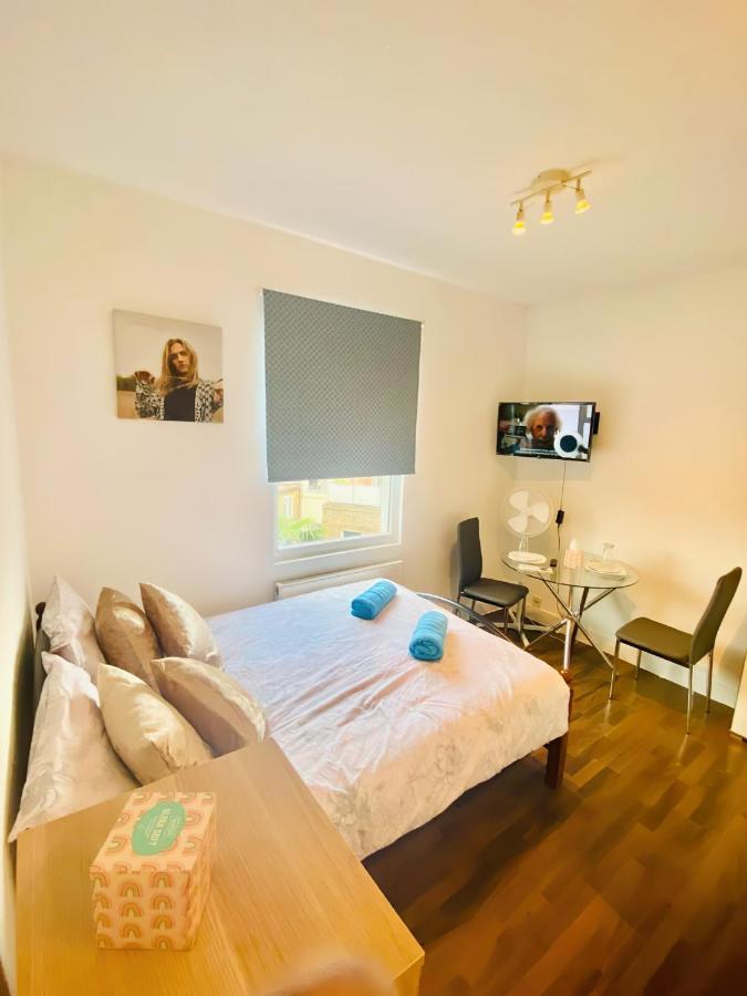 One Bed Studio Flat In Central Londra