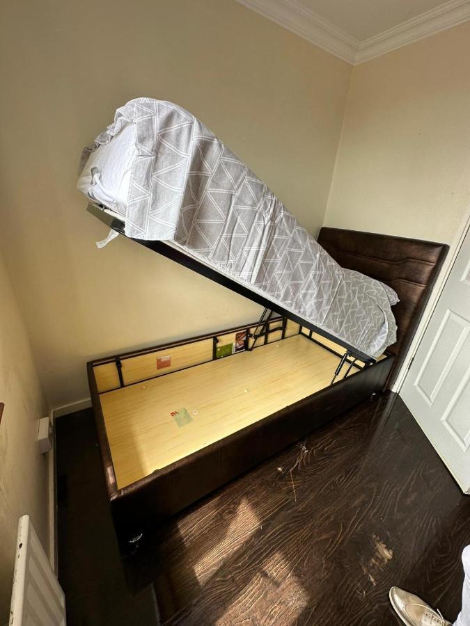 Single Comfortable London