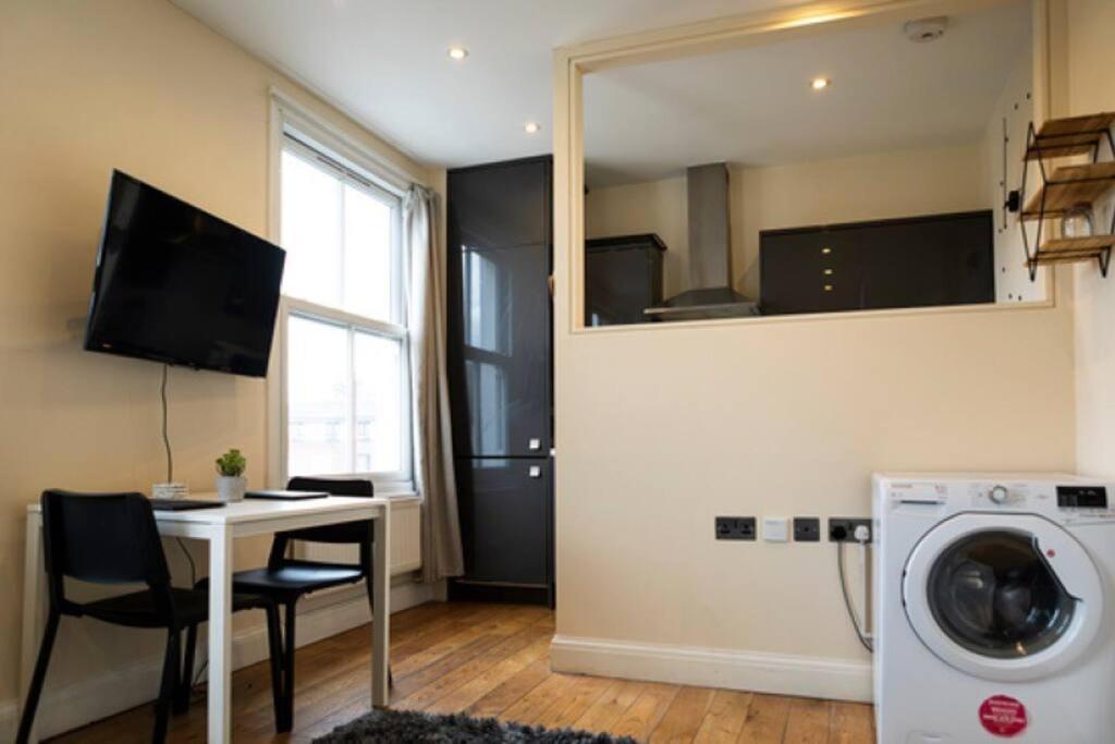 Appartamento 94b Mackenzie Road Londra