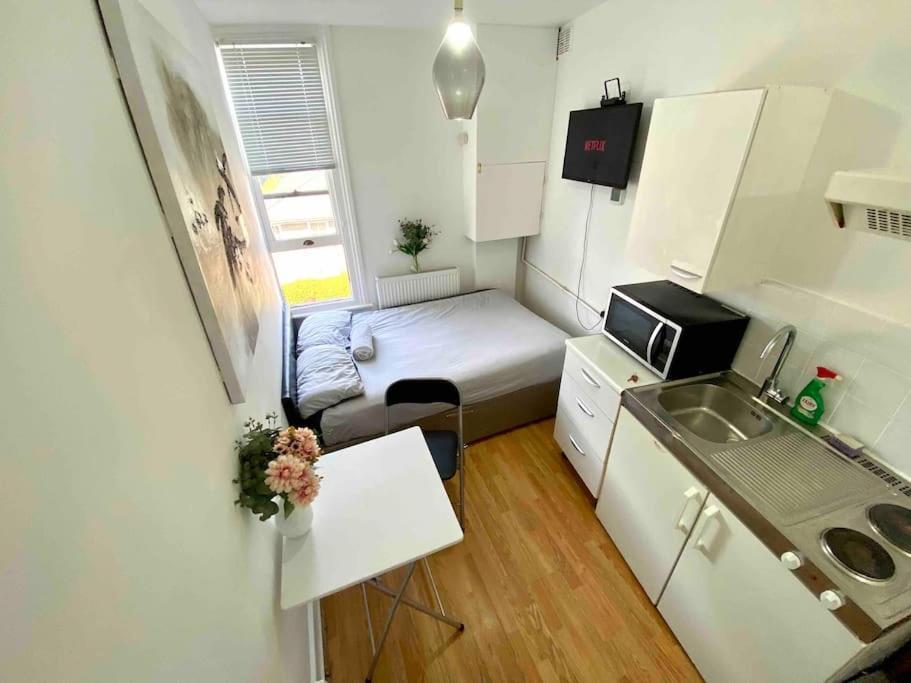 Great Location Studio With Smart Tv And Workspace Appartement