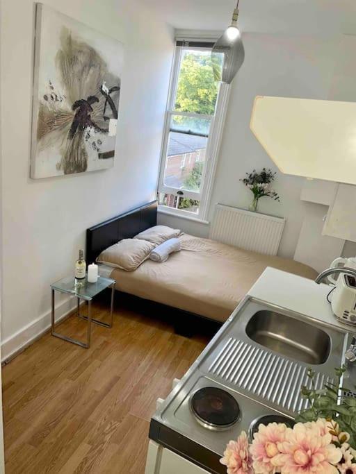 Great Location Studio With Smart Tv And Workspace Appartement *