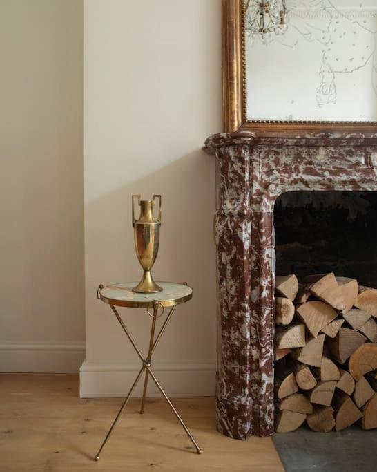 Chic In Londons Core Apartment London