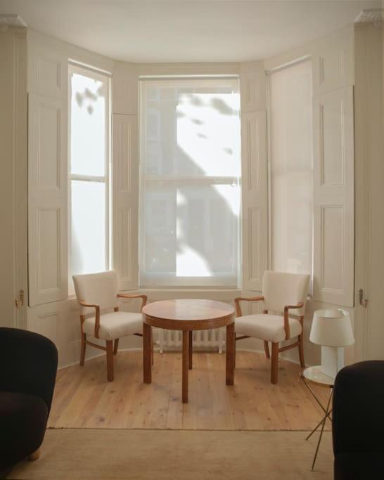 Apartment Chic In Londons Core *